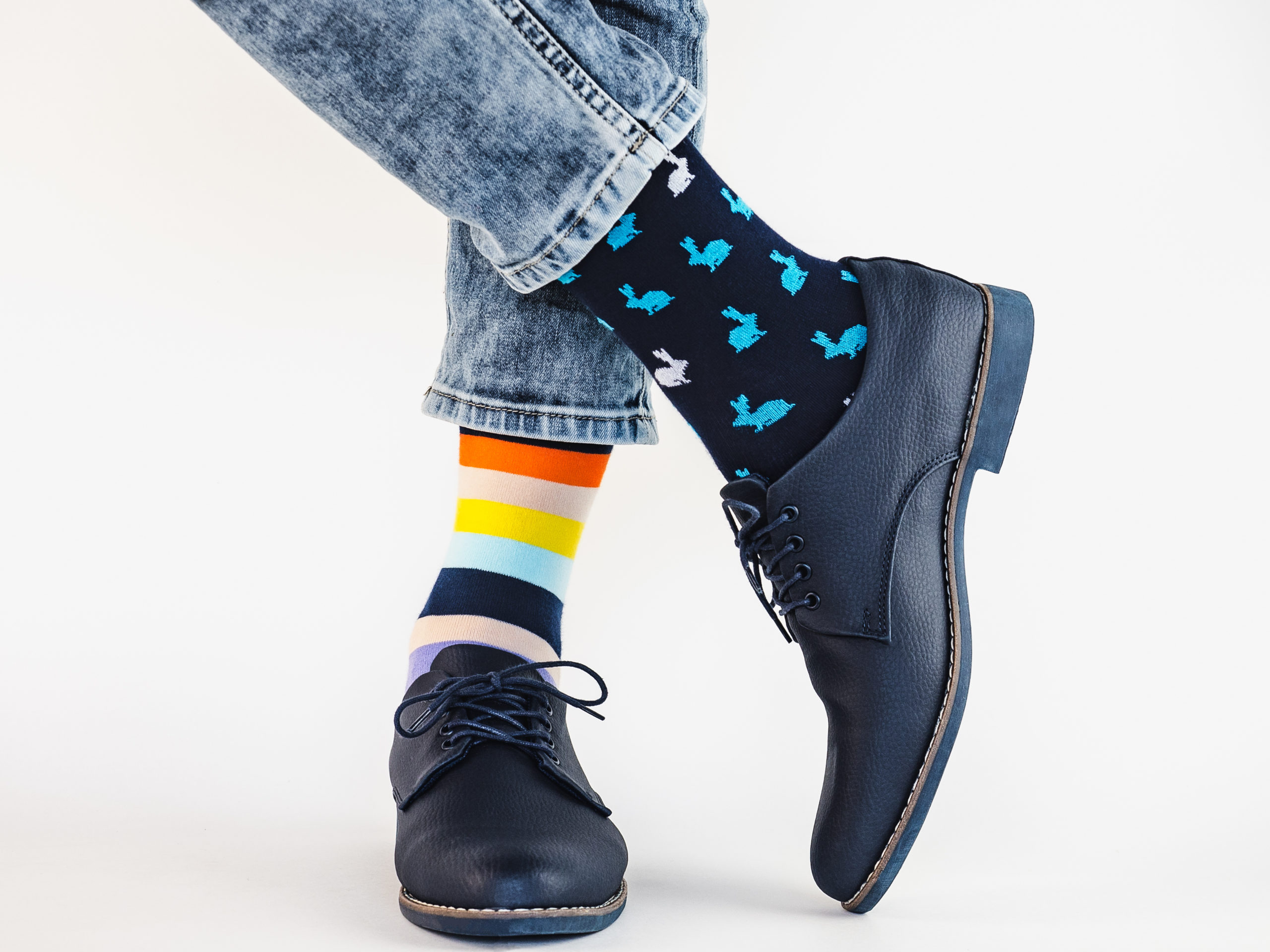 Men's legs, trendy shoes and bright socks. Close-up. Style, beauty and elegance concept